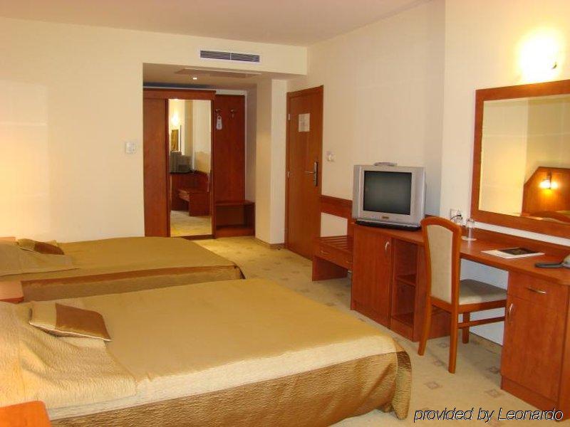 Legends Hotel Sofia Room photo
